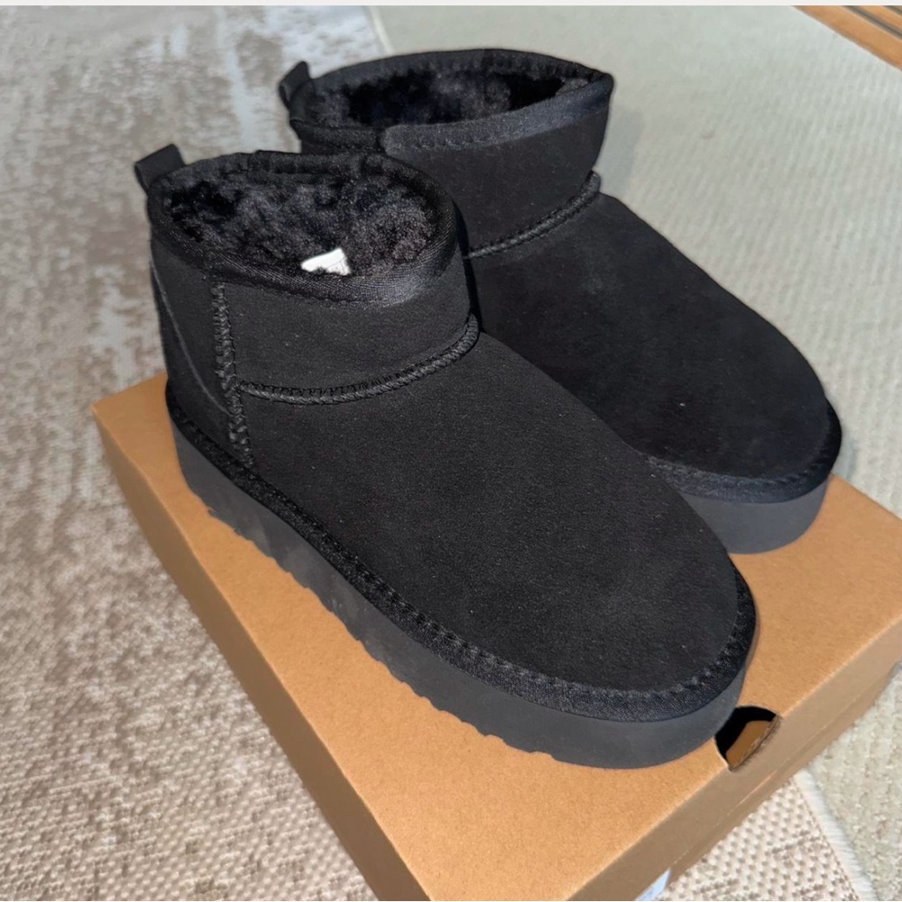 Brand new Uggs size 8